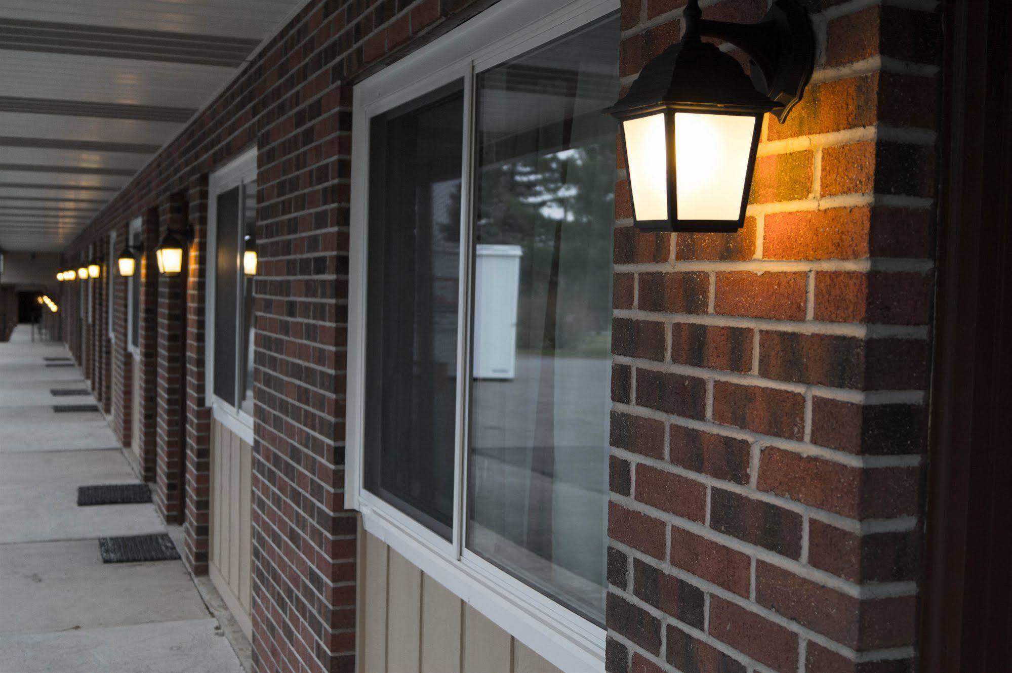 Sullivan Trail Inn & Suites Pocono Lake Dış mekan fotoğraf