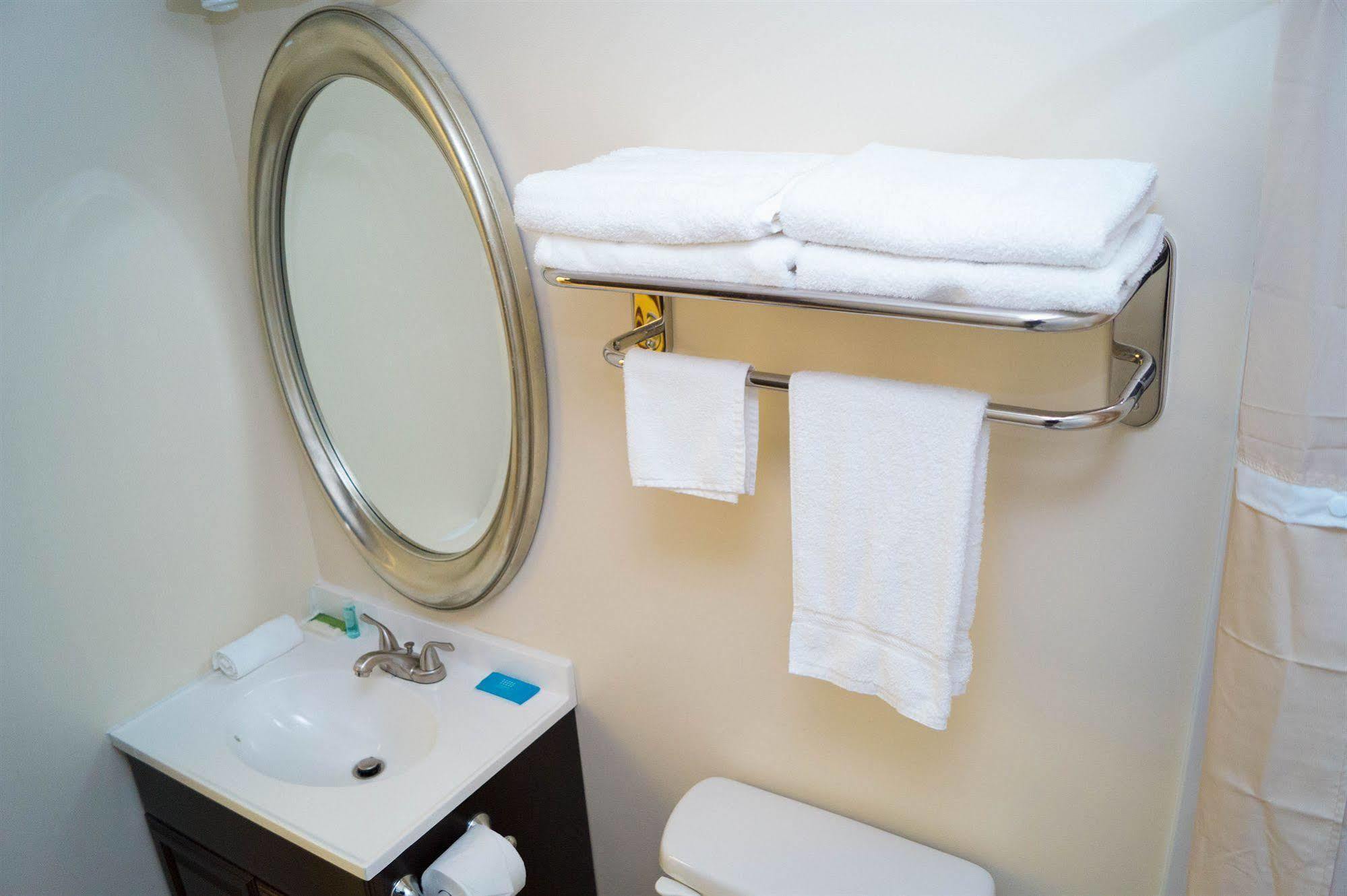 Sullivan Trail Inn & Suites Pocono Lake Dış mekan fotoğraf