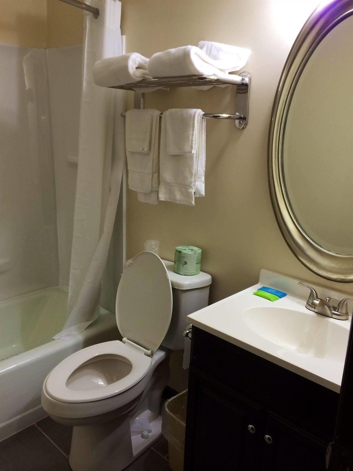 Sullivan Trail Inn & Suites Pocono Lake Dış mekan fotoğraf