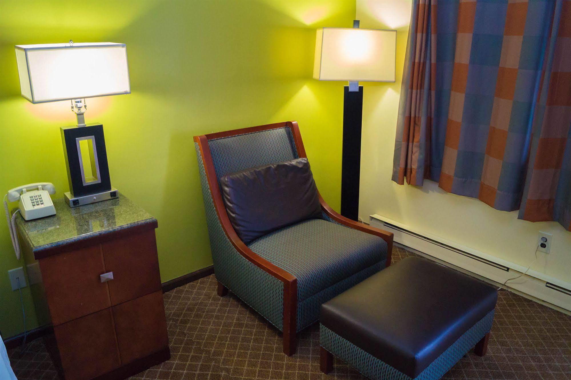 Sullivan Trail Inn & Suites Pocono Lake Dış mekan fotoğraf